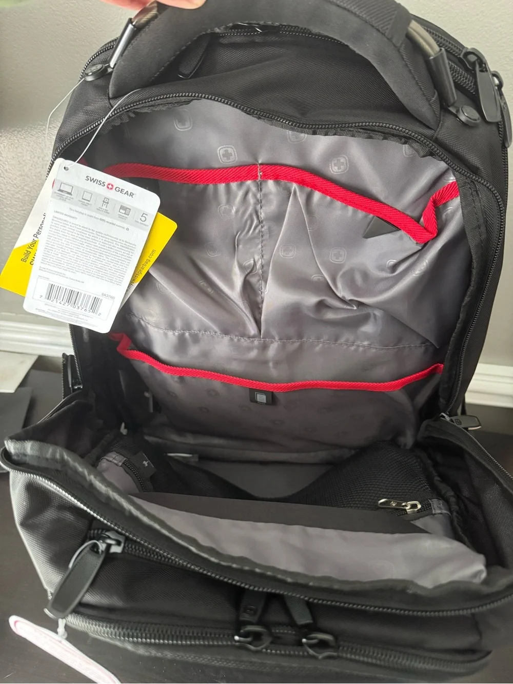 SwissGear straps panel compartment